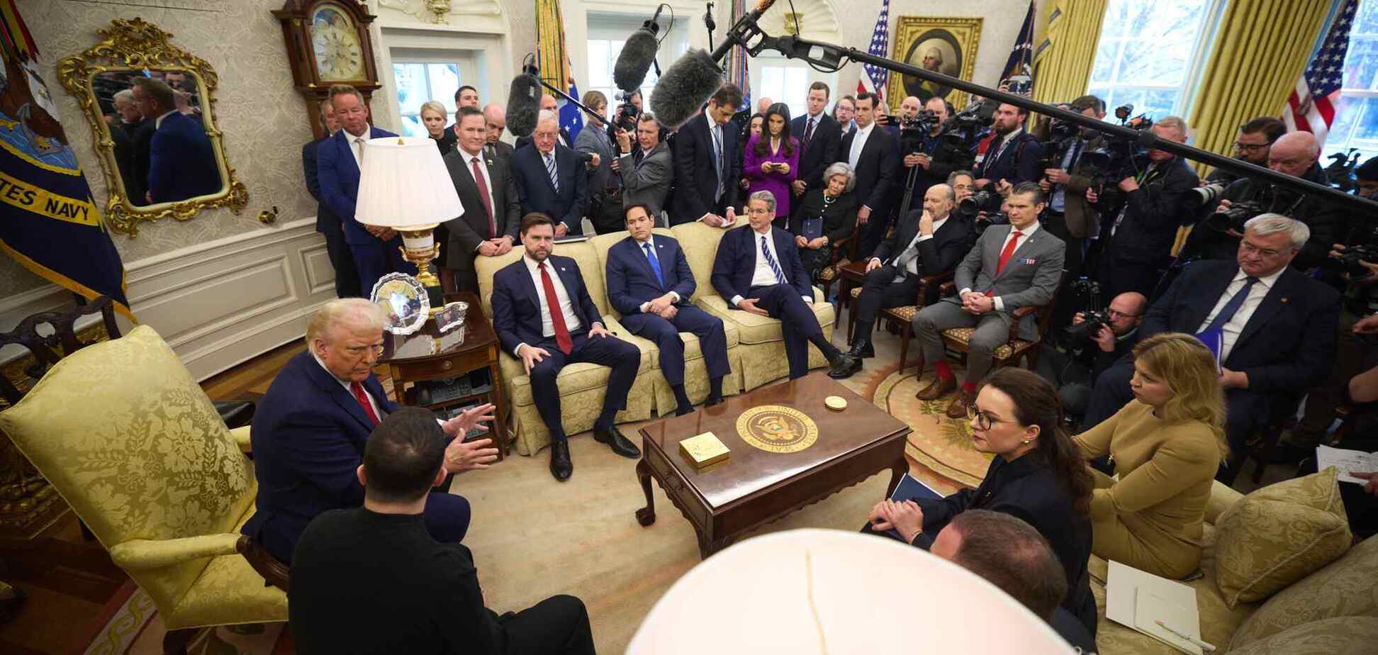 Российского корреспондента выгнали из Овального кабинета, где проходила встреча Зеленского с Трампом