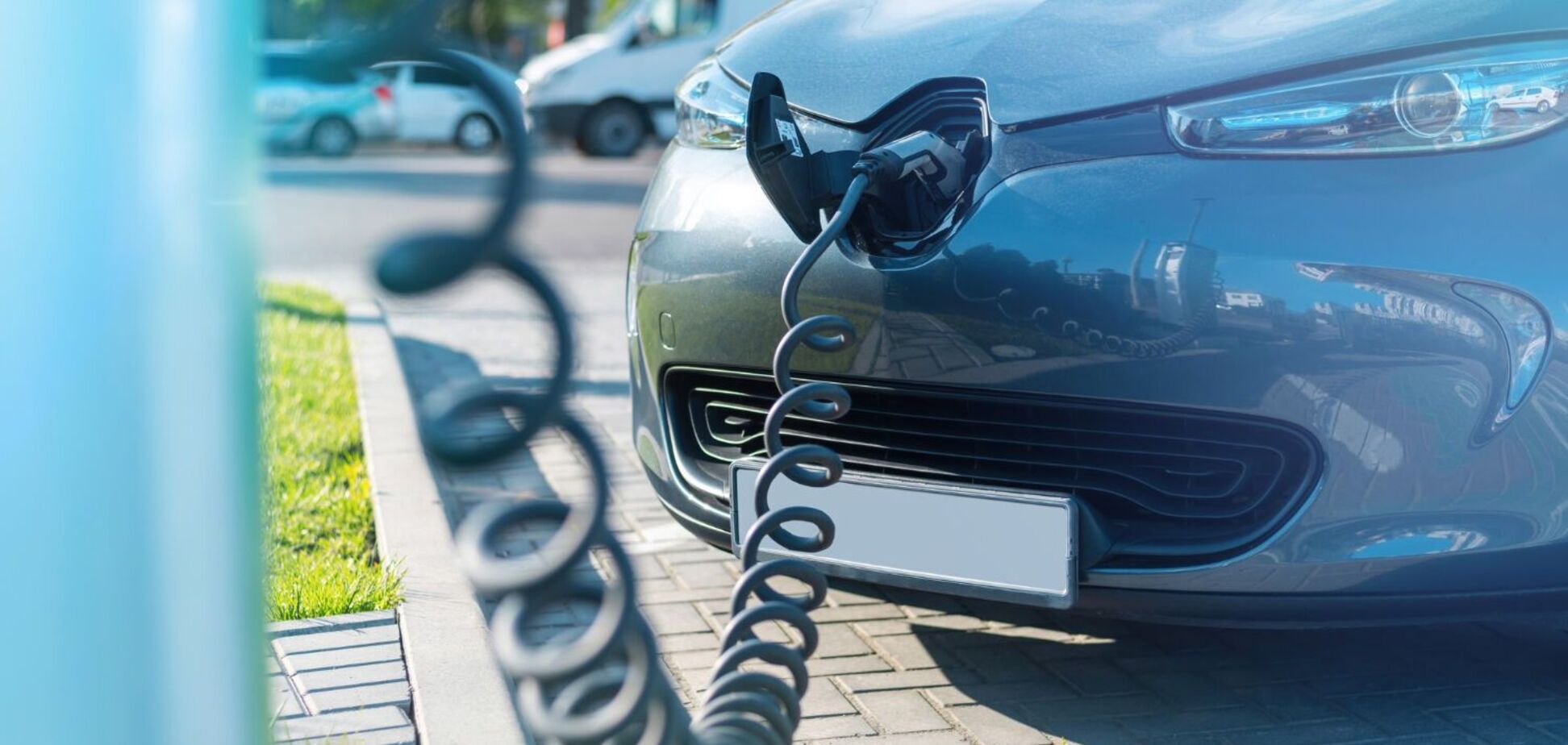 Варианты на скромный бюджет: названы лучшие авто-гибриды в 2025 году