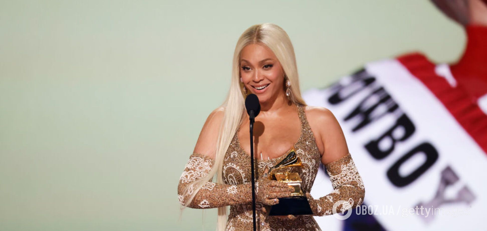 Платье Бейонсе на 'Грэмми 2025' подвело певицу в самый ответственный момент. Фото