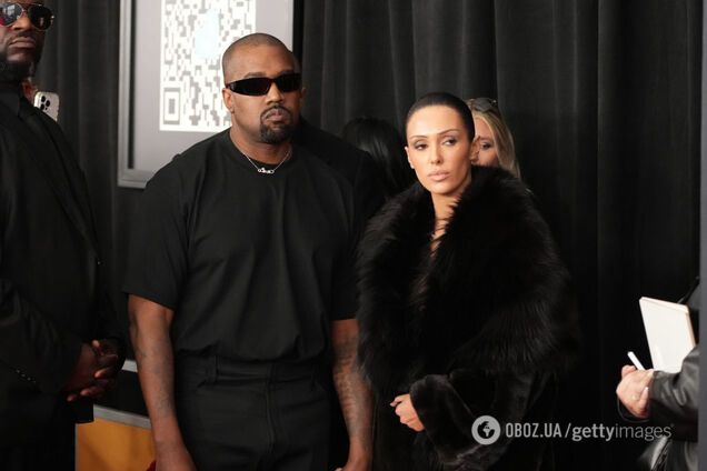 Полиция вывела Канье Уэста с почти голой женой, которые без приглашения появились на красной дорожке. Фото