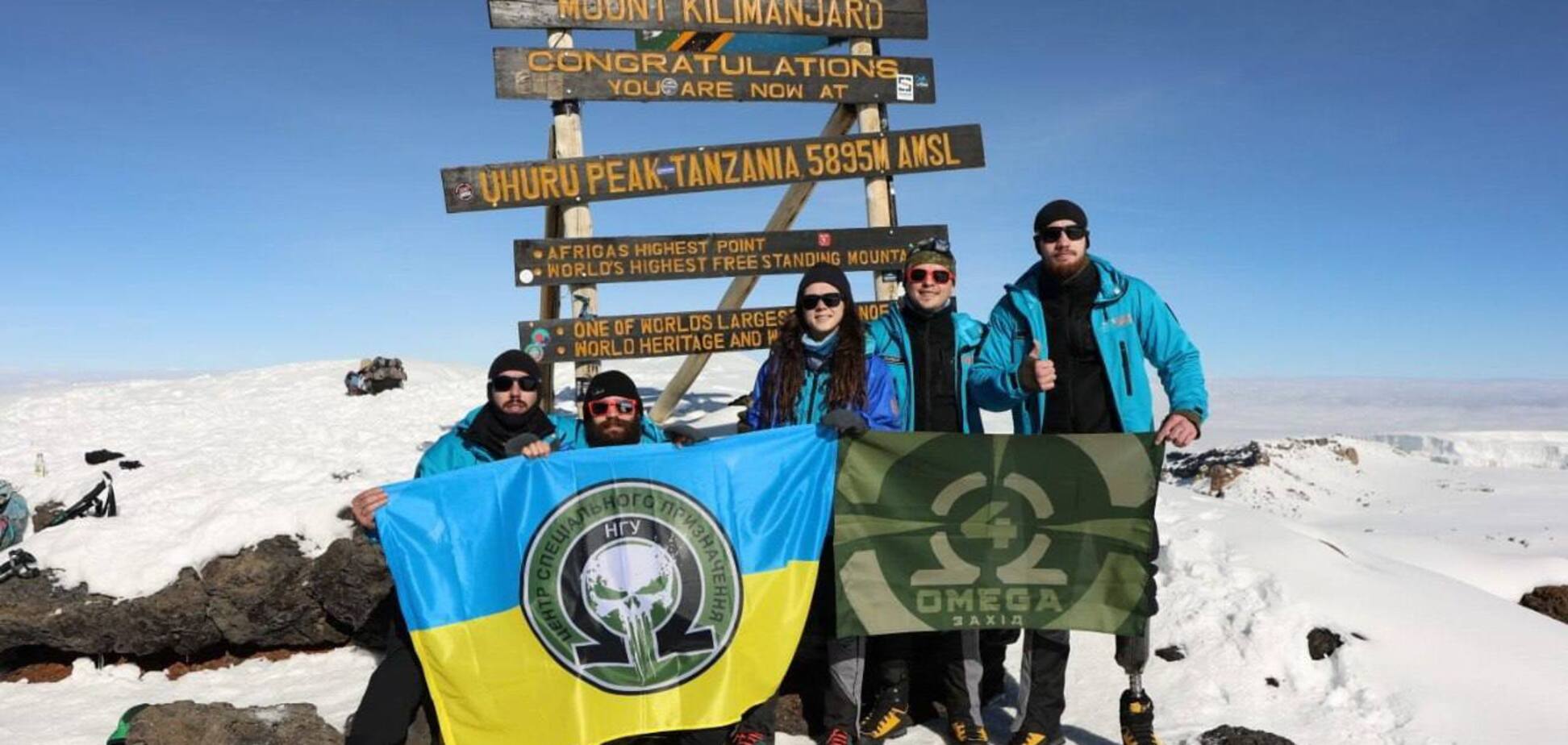 Готовились четыре месяца: пять украинских бойцов после ранений и ампутаций покорили самую высокую гору Африки. Фото