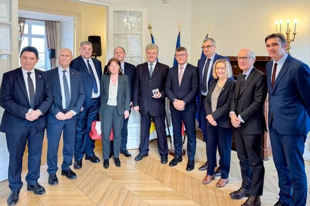 Ми не маємо допустити мир через капітуляцію: Порошенко розповів, що обговорює з міжнародними партнерами