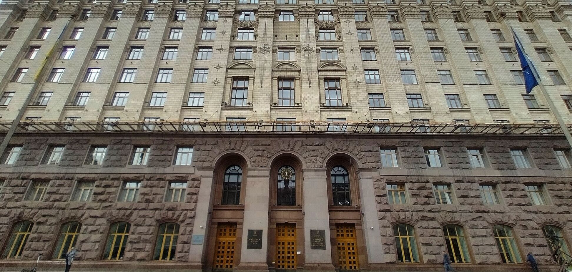 С начала года на согласовании КМВА находятся 40 распоряжений: обнародован полный список