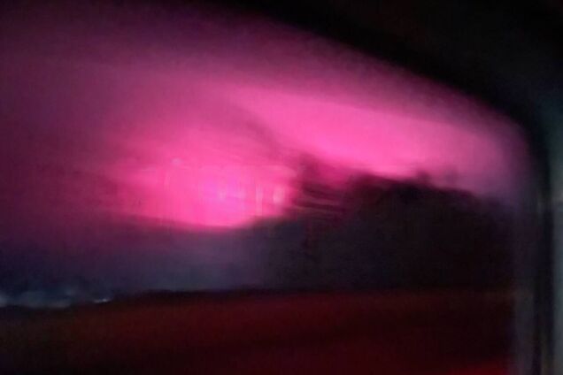 Небо стало рожевим: на Львівщині спостерігали північне сяйво. Фото і відео