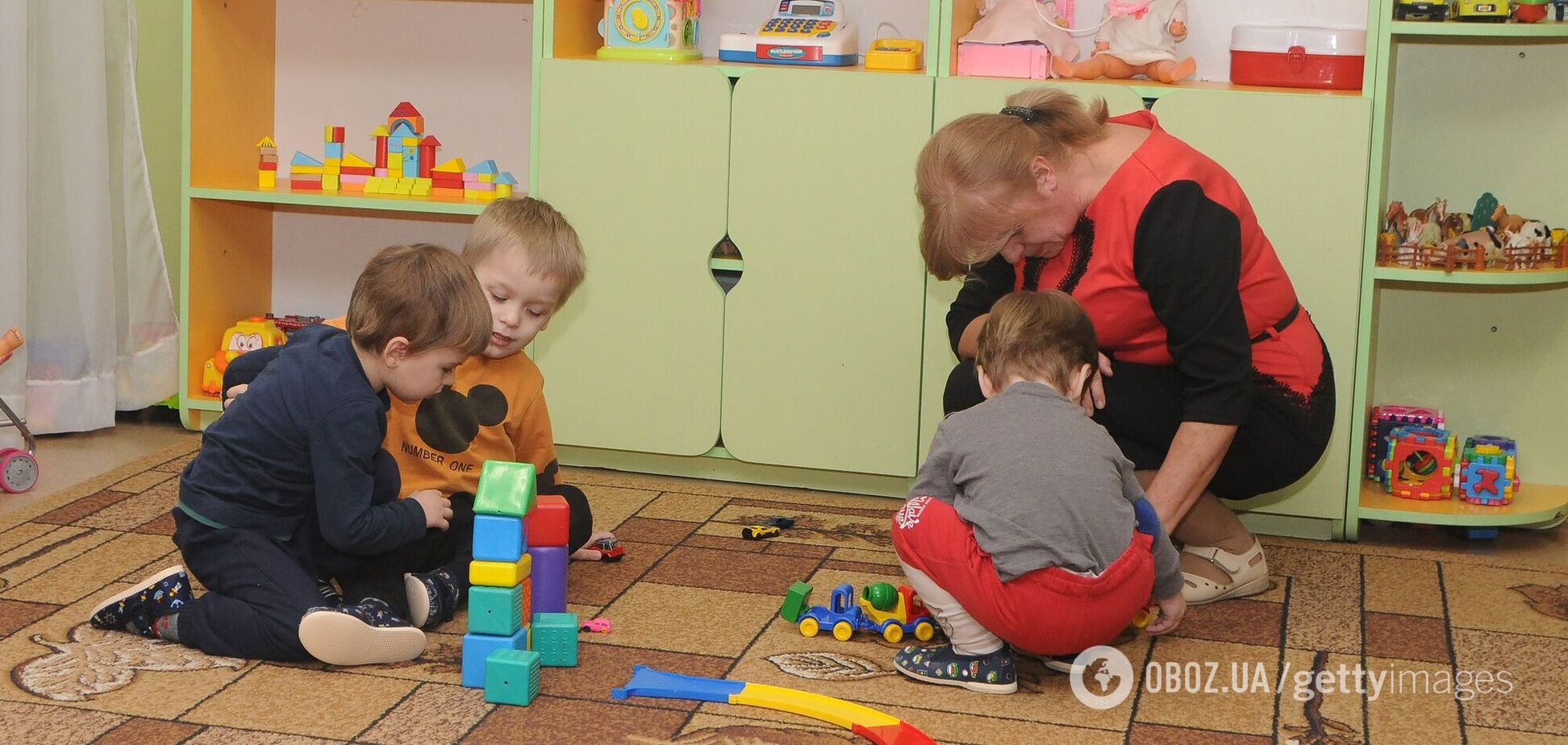 МОН разъяснило механизм оплаты труда в детсадах: какова норма нагрузки для воспитателей, методистов и логопедов