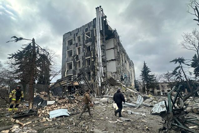 Оккупанты ударили баллистикой по Изюму: погибли пять человек, более 50 раненых. Фото и видео