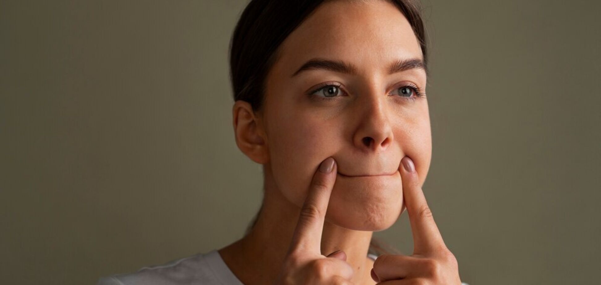 Фейсбилдинг: простые упражнения для лица, убирающие морщинки