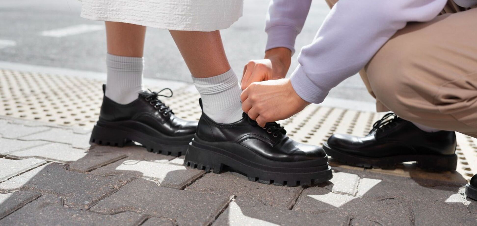 Почему в СССР женщины носили белые носки с туфлями: причин было несколько