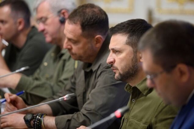 'Буде кілька жорстких пакетів': Зеленський зібрав засідання РНБО і анонсував нові санкції