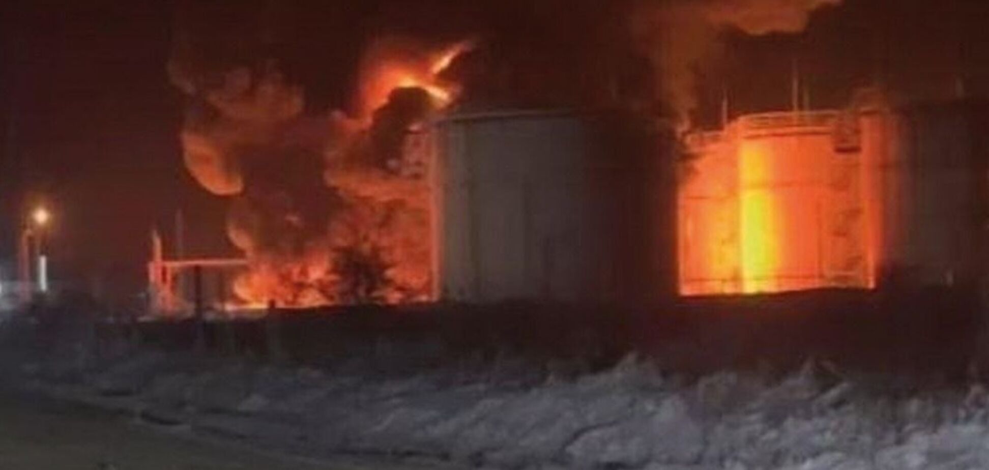 В Генштабе подтвердили удар по НПЗ в Краснодарском крае и поражение ЗРК 'Бук' на Запорожье. Видео