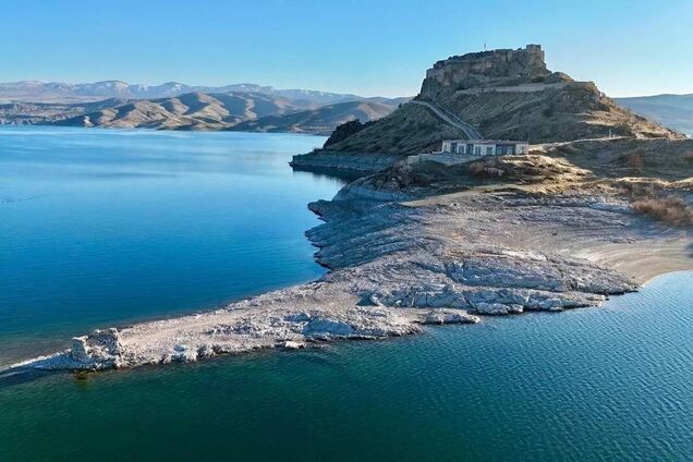 В Турции из-под воды возникла 2800-летняя крепость. Фото