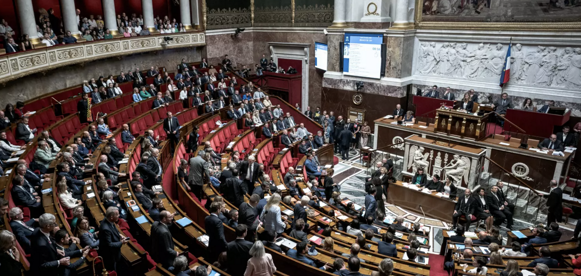 Полное фиаско ультралевых: во Франции провалилась попытка объявить вотум недоверия правительству