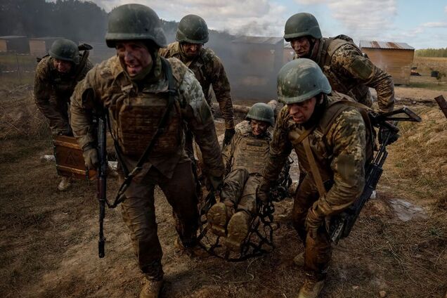 РФ зменшує кількість атак, риє нори та готує новий сезон: військовий експерт Козій пояснив дивну поведінку ворога