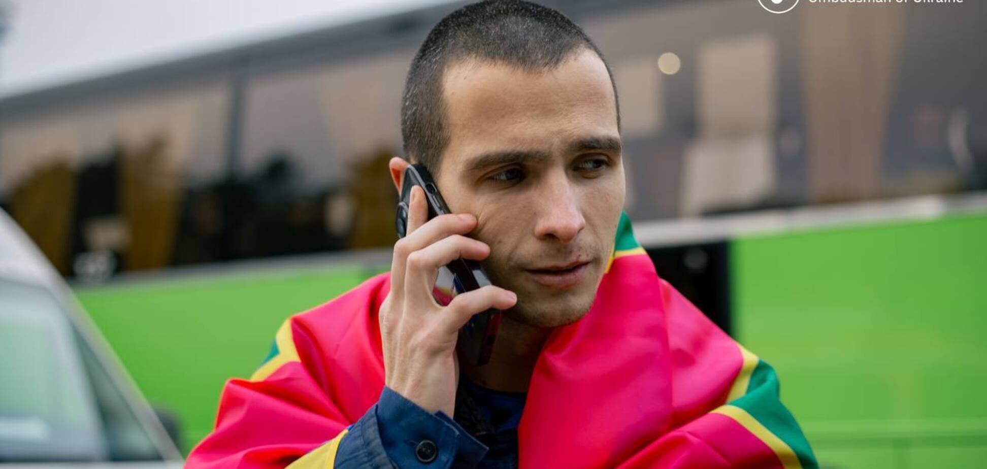 "Мама, я живой!" Лубинец показал эмоциональное видео с освобожденным из плена защитником