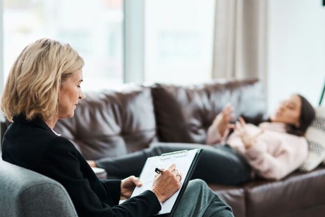 Психологи и психотерапевты теперь обязаны сертифицироваться: что за закон подписал Зеленский