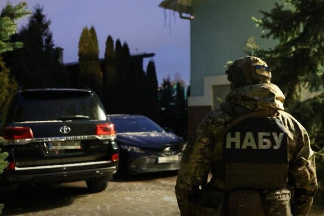 Детективы НАБУ посетили с обысками экс-депутата Киевсовета