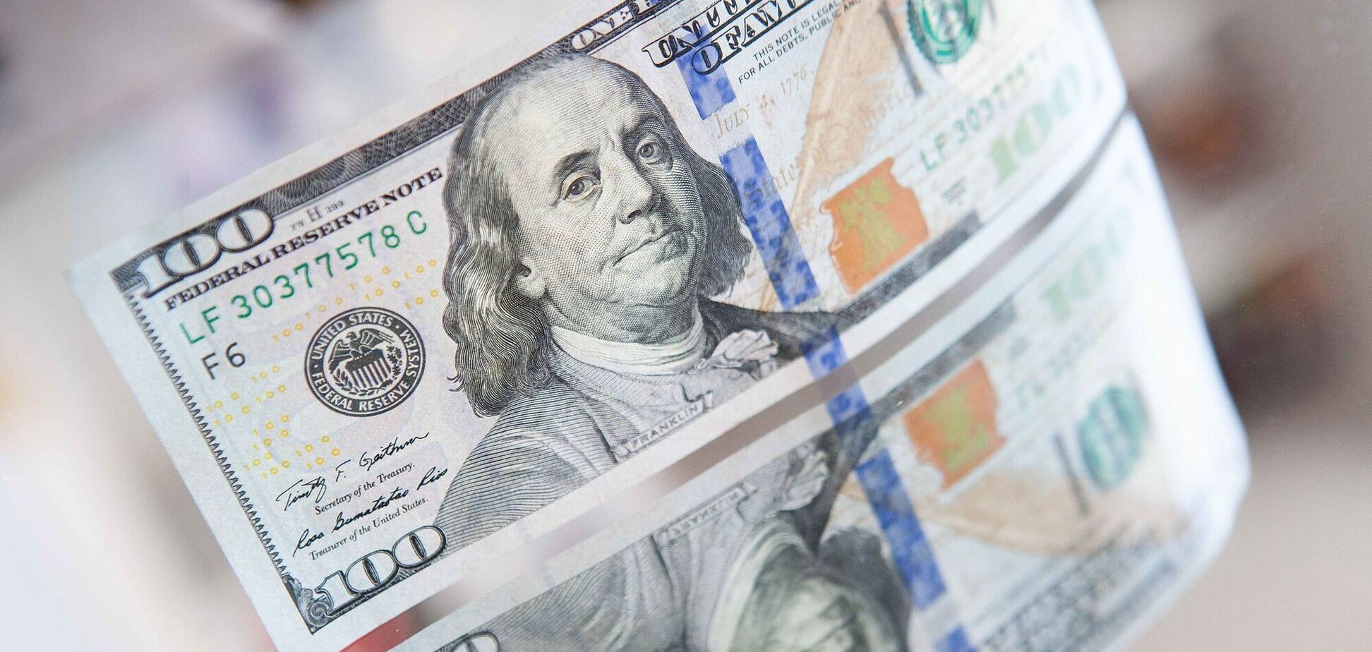 Украинские обменники существенно переписали курс доллара: сколько теперь стоит валюта