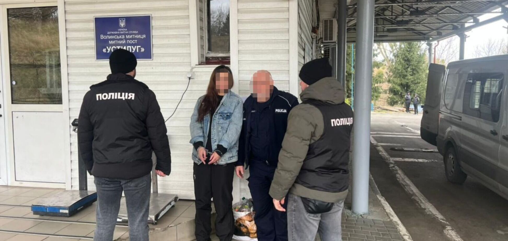 Продавала наркотики: в Украину экстрадировали сбежавшую в Польшу подозреваемую. Фото