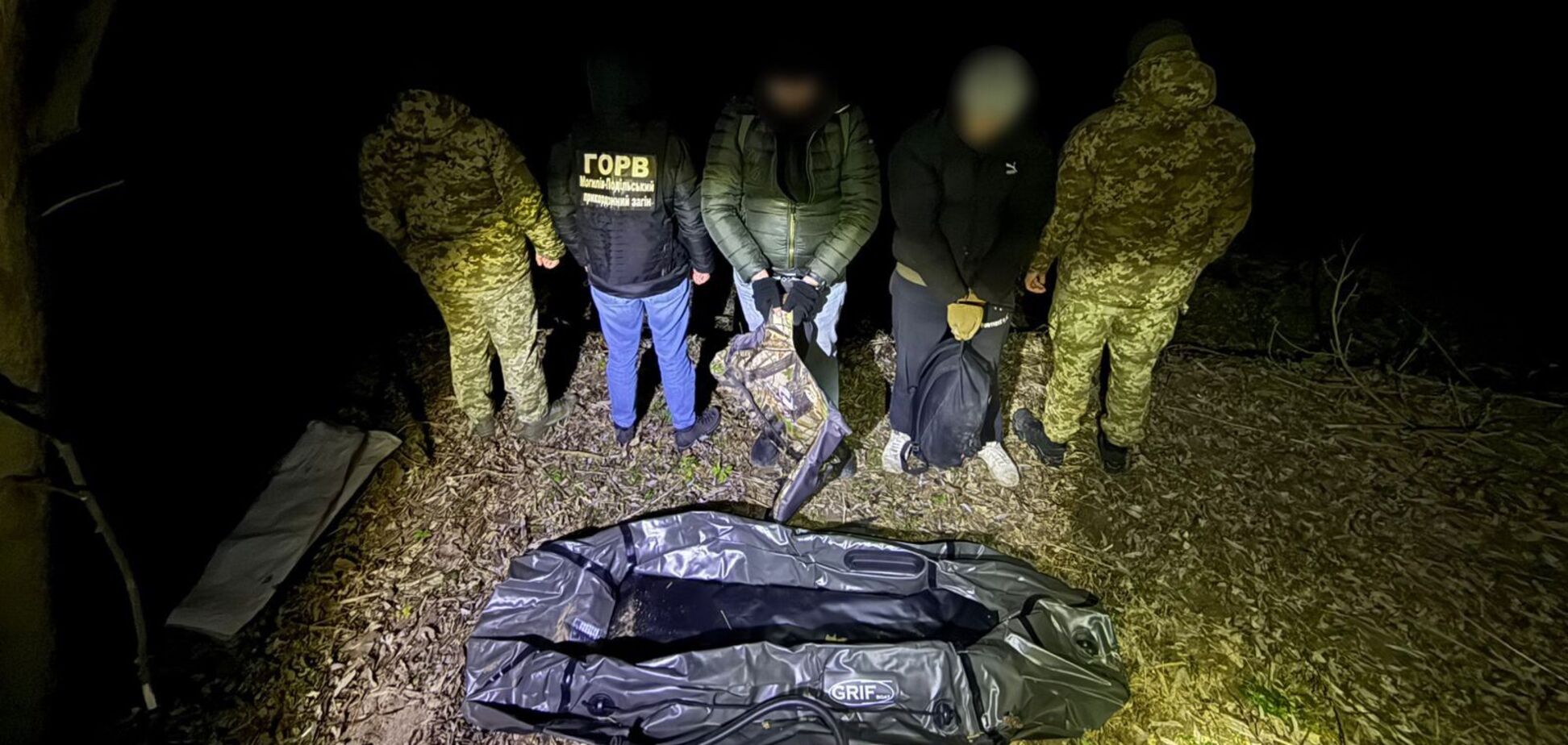 Стоимость 'путешествия' составляла $10 тысяч: на Виннитчине разоблачили группировку, занимавшуюся незаконной переправкой через границу. Фото