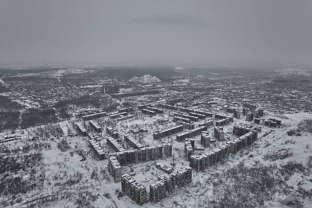 Мертвые руины: в сети показали, что российские оккупанты сделали с Торецком. Видео
