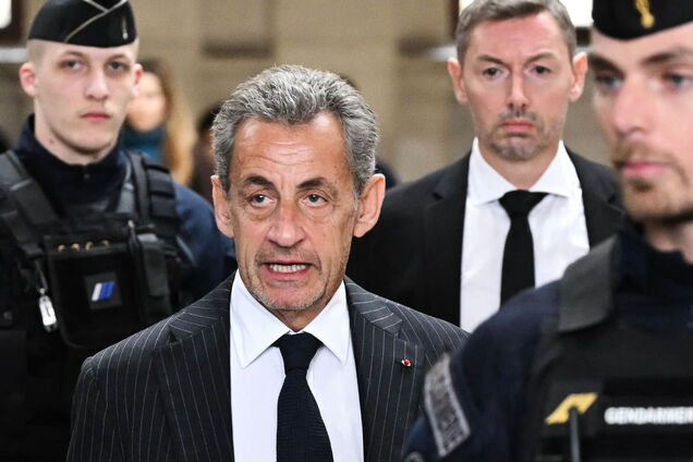 На експрезидента Франції Саркозі наділи електронний браслет: у чому його звинувачують