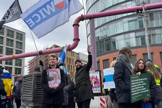 У Берліні пройшов марш 'Росія проти Путіна': на ньому помітили учасників війни в Україні. Відео