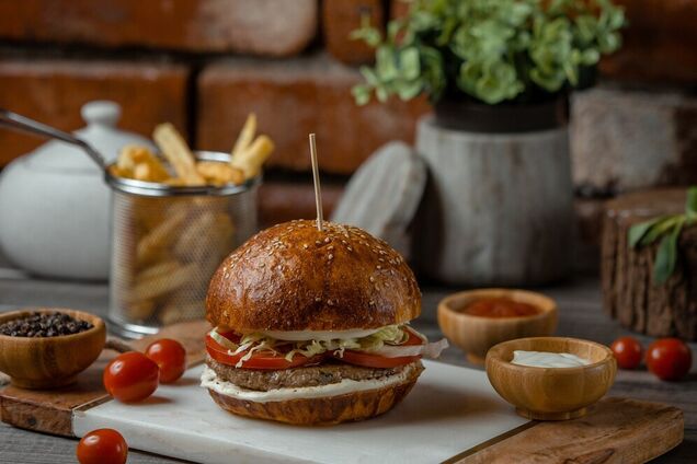 Корисний бургер, який можна дітям: з чого зробити смачну булочку