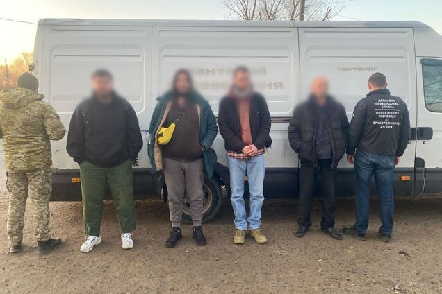 Люди вместо товара: водитель пытался незаконно доставить уклонистов в Молдову. Видео