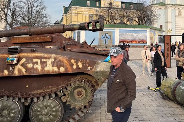 'Ілону треба повернутися до створення ракет': сенатор Келлі відповів Маску, який назвав його 'зрадником' через підтримку України. Відео