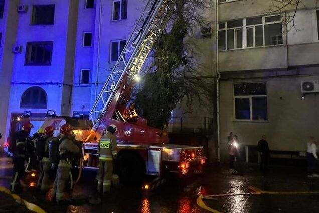 В Івано-Франківську 15-річному хлопцю, який постраждав через вибухи, ампутували ноги: з'явились дані про його стан