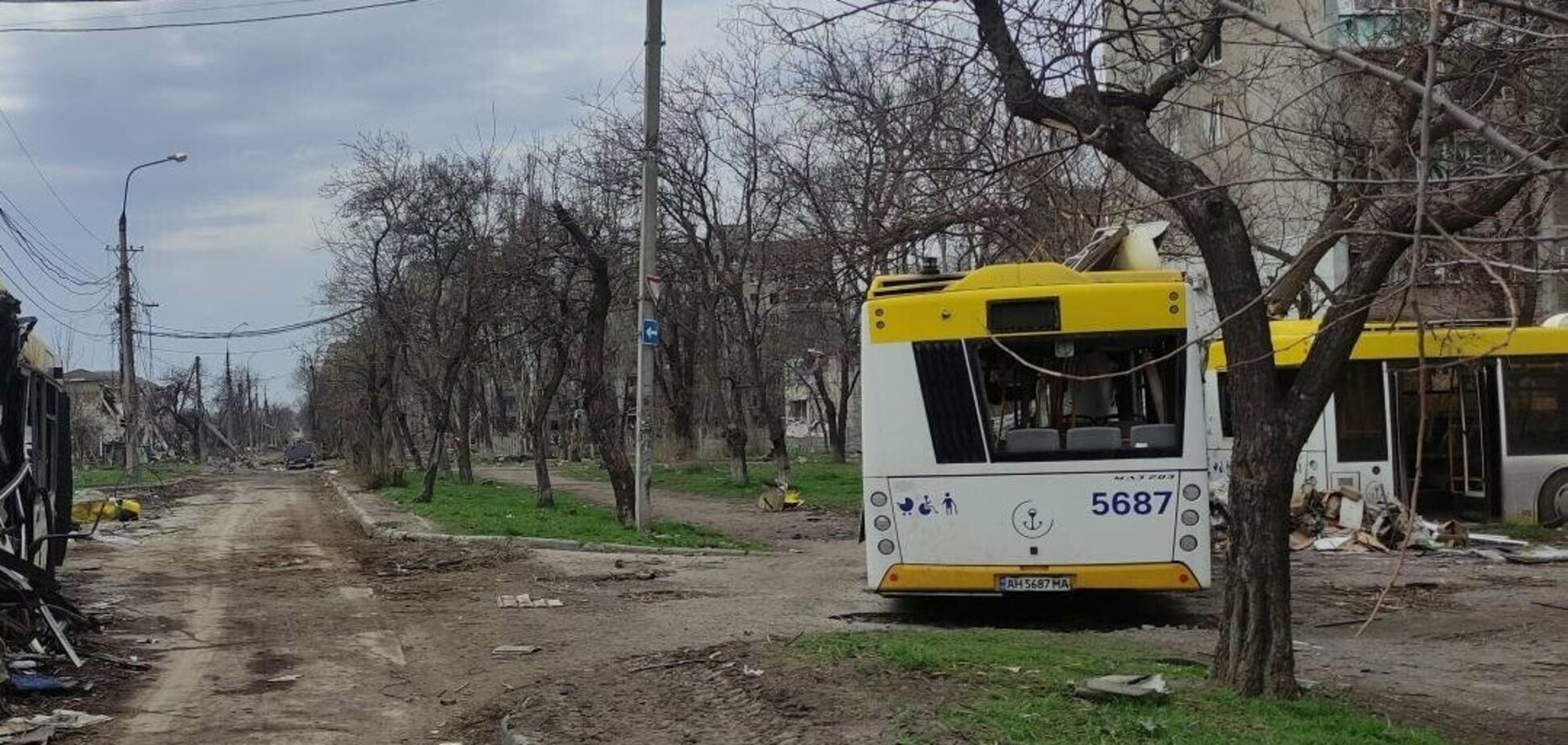 Оккупанты в Мариуполе забирают дизельное топливо из автобусов: транспорт не выходит из депо