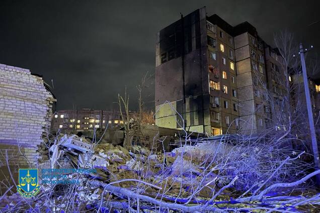 Росіяни завдали ракетного удару по центру житлового кварталу у Кривому Розі: є руйнування і жертви. Фото