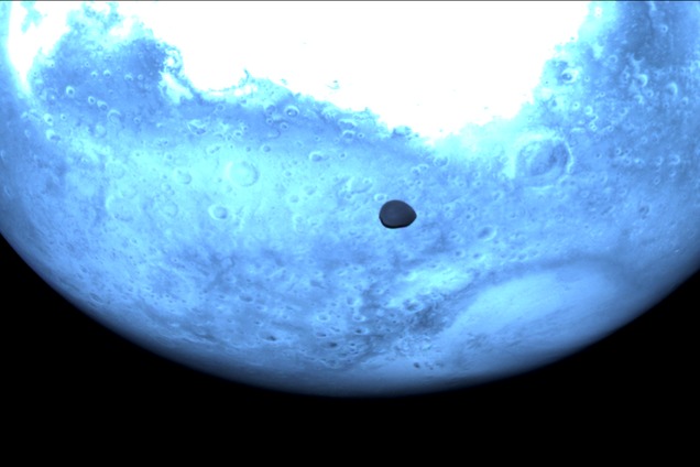 Загадковий супутник Марса показали на нових фото