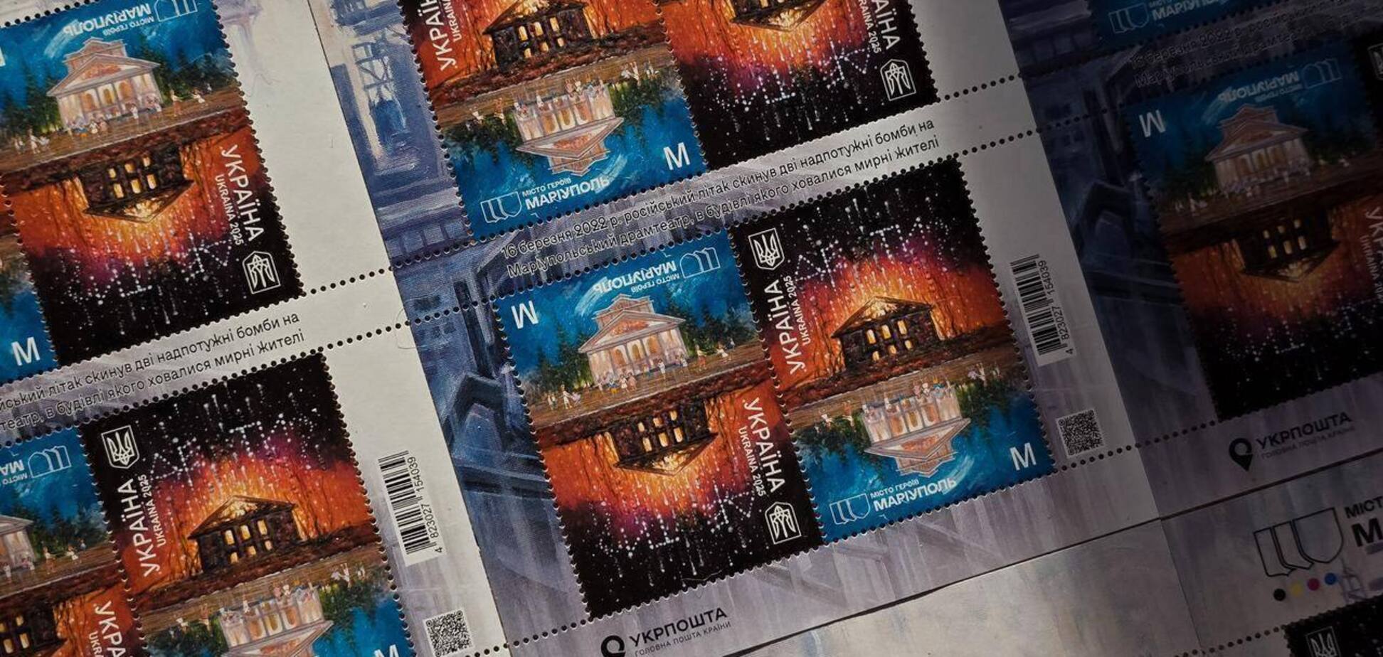 "Город Героев. Мариуполь": "Укрпочта" презентовала уникальную марку, покрытую сталью из "Азовстали"