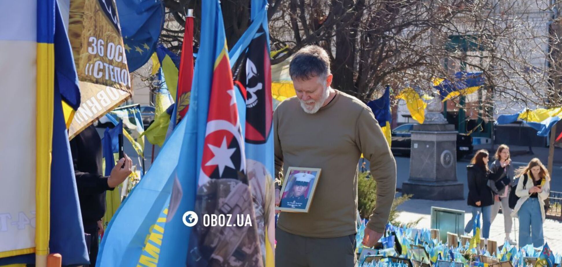 В Киеве на Майдане Незалежности почтили память американских добровольцев. Фото и видео