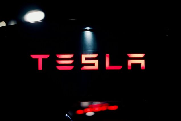 Хедж-фонды заработали миллиарды на падении Tesla
