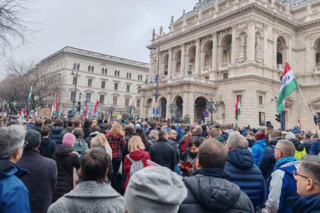 'Тиса выходит из берегов': в Будапеште прошел митинг против Орбана. Фото, видео