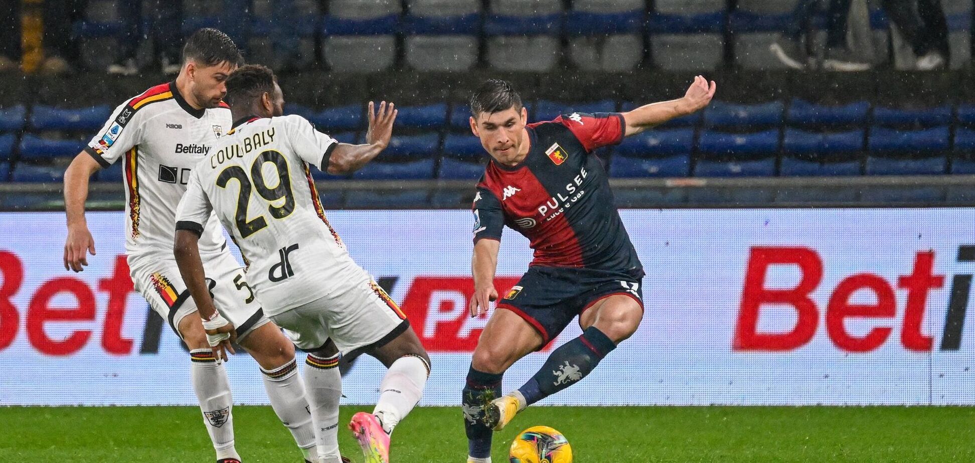 Футболіст збірної України феєрично зіграв в Італії, ставши найкращим у матчі. Відео