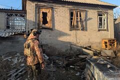 В Донецкой области армия России обстреляла гражданское население из 'Града': трое раненых