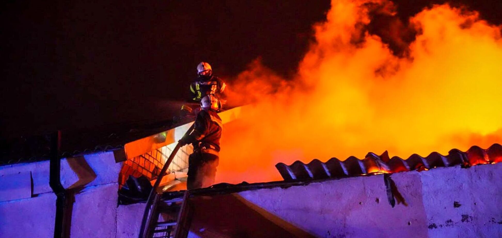 Окупанти атакували Одещину ударними дронами: є пошкодження енергетичної інфраструктури, постраждала людина. Фото і відео