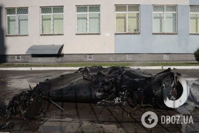 У Києві уламки дрона впали на території школи. Усі подробиці та фото