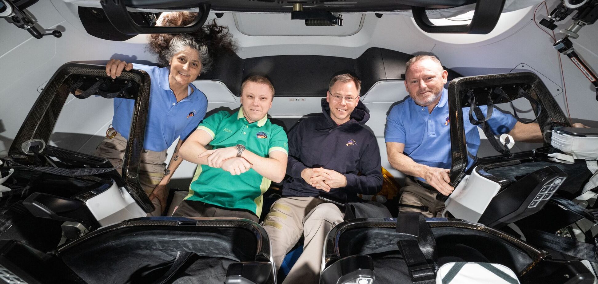 Астронавты NASA, которые 9 месяцев находились в космическом плену, наконец летят домой