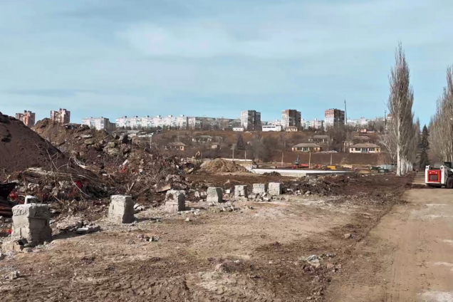 Оккупанты на месте детского лагеря в Мариуполе создают центр военной подготовки. Фото