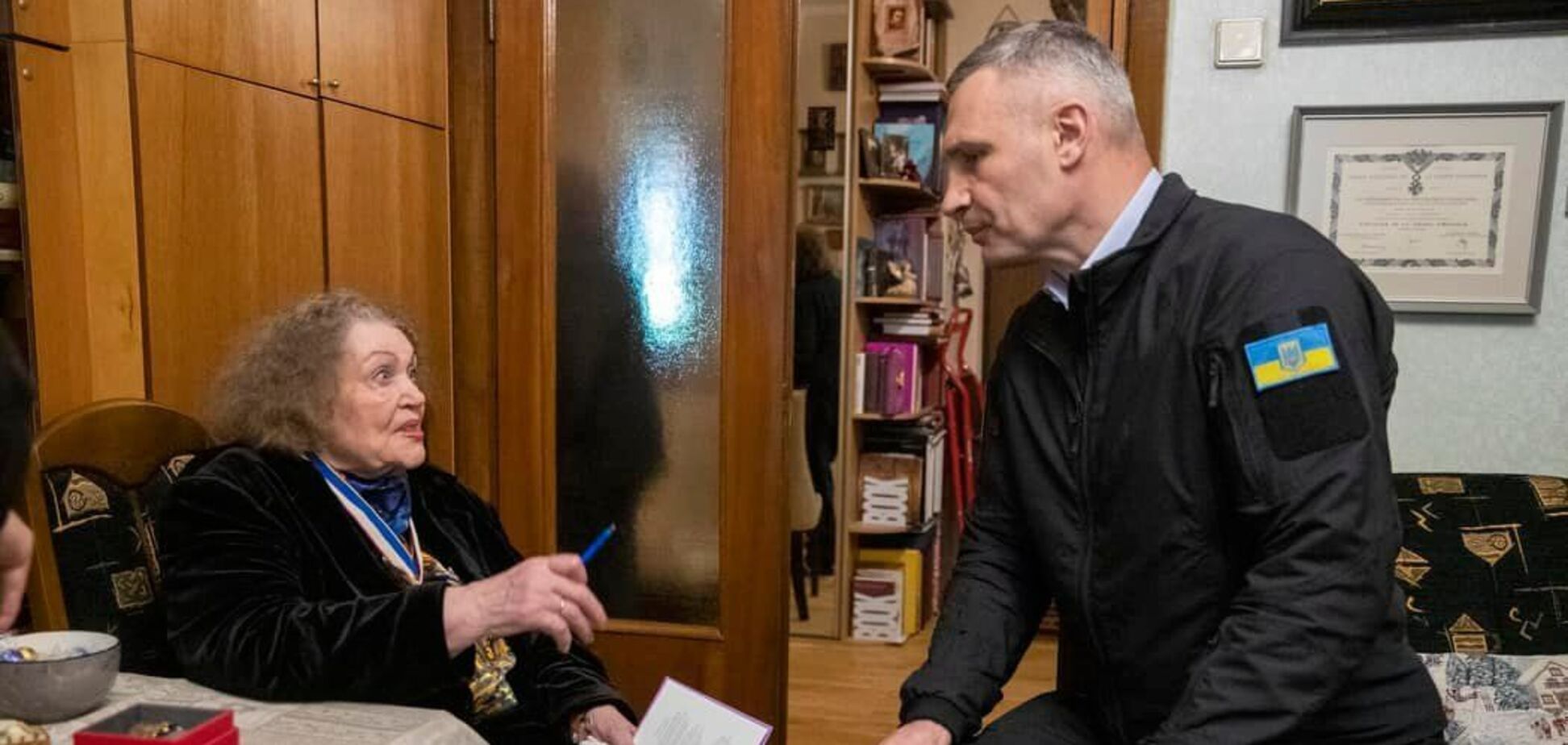 Является символом свободолюбия украинского народа: Кличко поздравил Лину Костенко с днем рождения