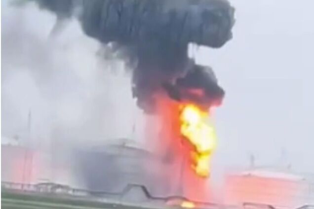 Вогонь поширюється на інші резервуари: на Кубані продовжує горіти нафтобаза, яку атакували дрони. Відео