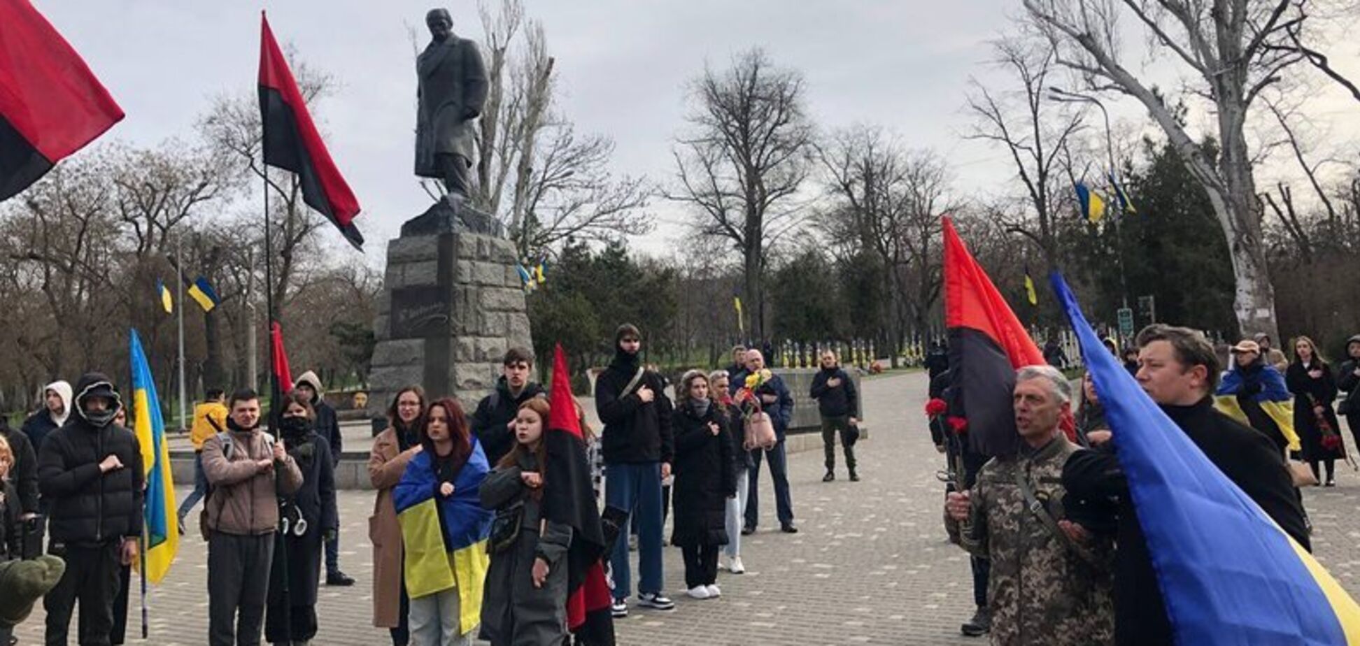 Люди несли цветы: в Одессе простились с убитым активистом Демьяном Ганулом. Фото и видео