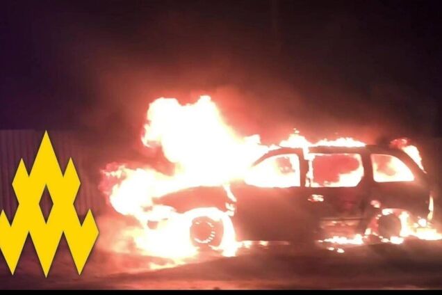 Агенти 'Атеш' спалили авто окупантів у Донецьку: вогонь перекинувся на комплекс РЕБ і знищив його. Фото та відео