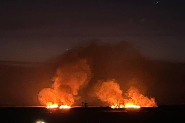 У Краснодарському краї РФ масштабна пожежа: райцентр Темрюк атакували дрони. Фото