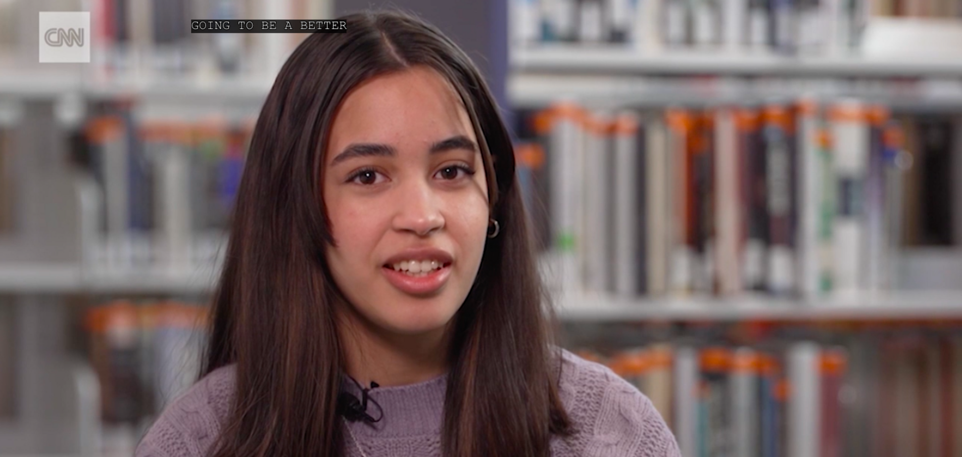 В США девушка окончила школу с отличием, не научившись читать и писать: она подала в суд