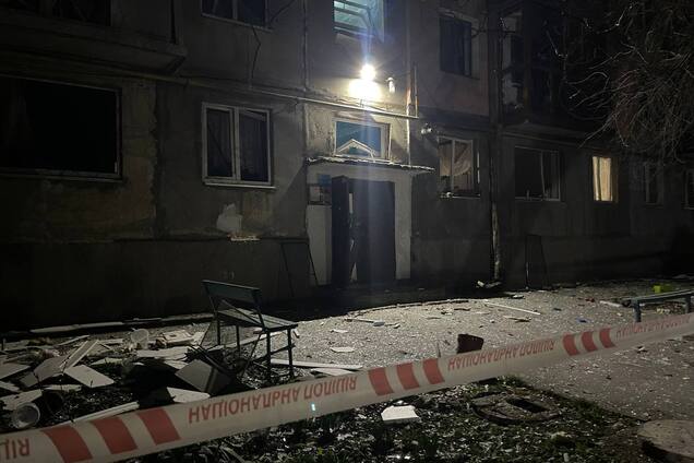 Росія масовано атакувала 'Шахедами' житлові квартали Кропивницького: спалахнула пожежа, серед постраждалих – діти. Фото